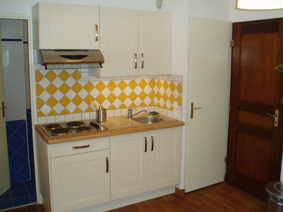 Appartement les Issambres : cuisine et wc indpendant