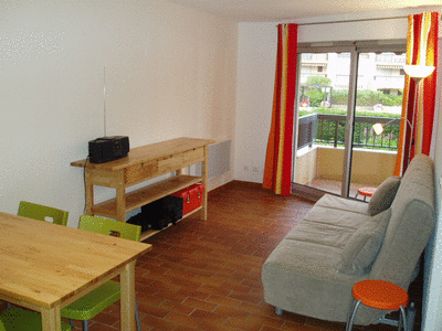 Appartement les Issambres : coin salon avec clic clac