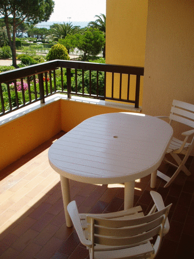 Appartement les Issambres :grande terasse avec vue sur la mer